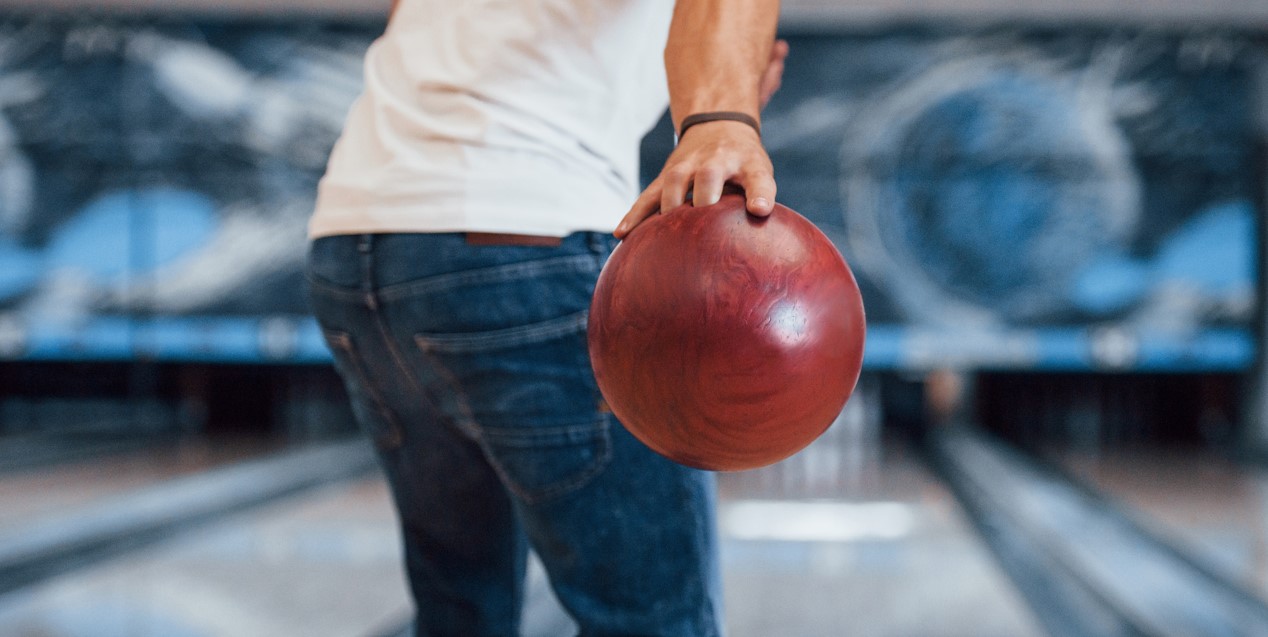 man-activities-bowling-2021-08-30-01-44-33-utc Urh. mstandret